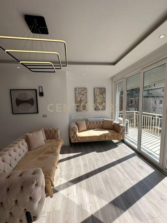 Qira Apartament 2+1+Garazh Rruga e Barrikadave