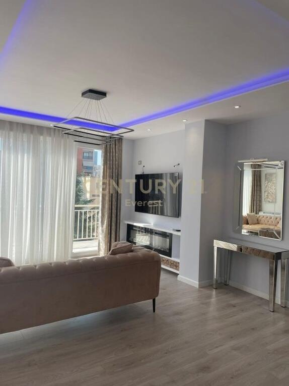 Qira Apartament 2+1+Garazh Rruga e Barrikadave