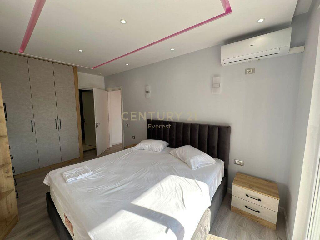 Qira Apartament 2+1+Garazh Rruga e Barrikadave