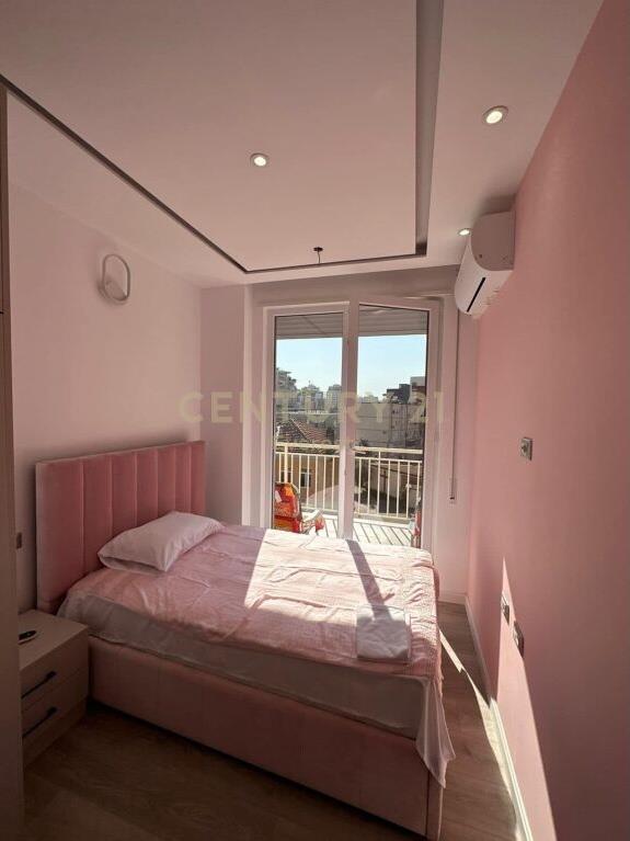 Qira Apartament 2+1+Garazh Rruga e Barrikadave