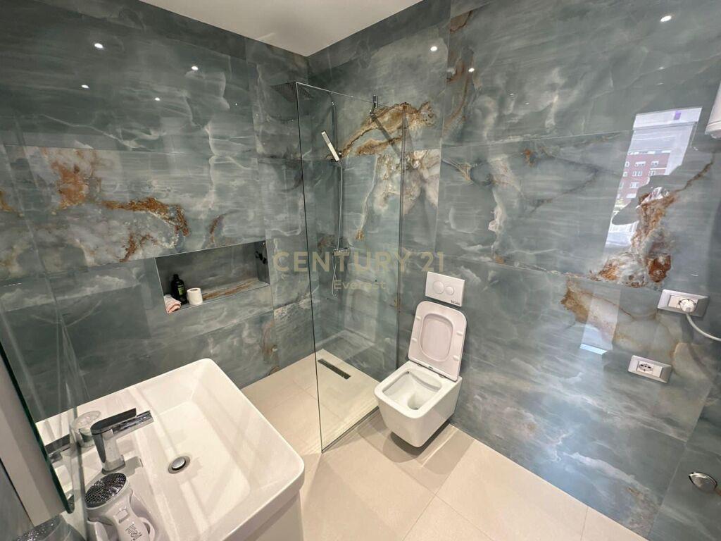 Qira Apartament 2+1+Garazh Rruga e Barrikadave