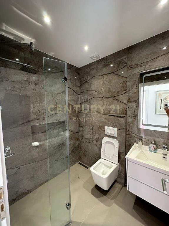 Qira Apartament 2+1+Garazh Rruga e Barrikadave