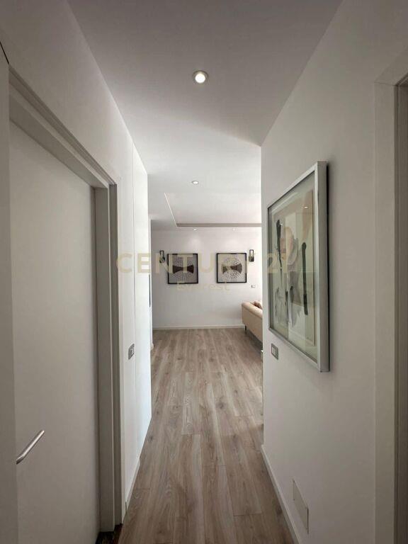 Qira Apartament 2+1+Garazh Rruga e Barrikadave