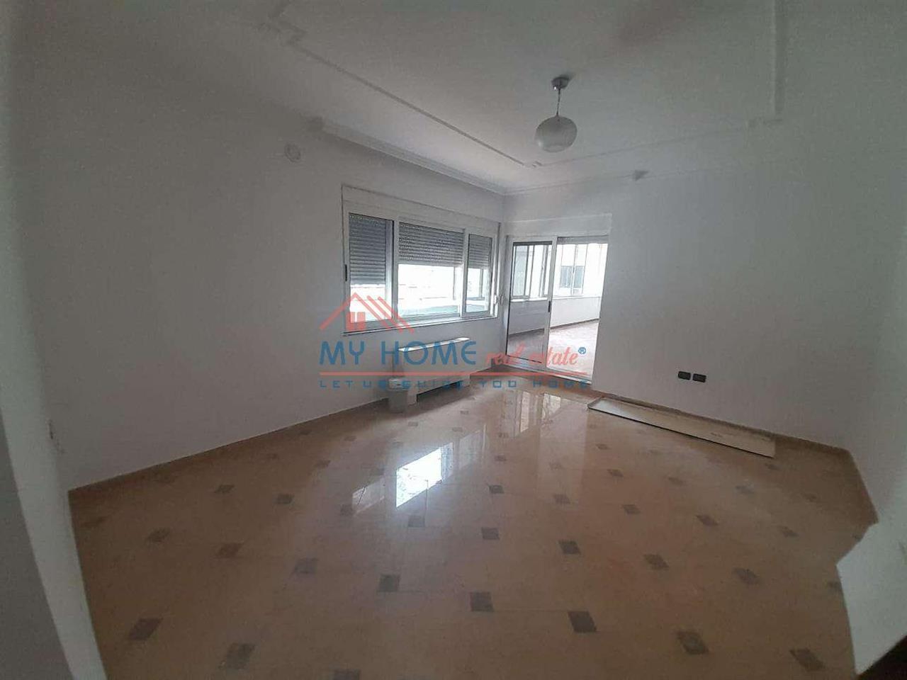 Zyre me Qira ne Bllok Tirane