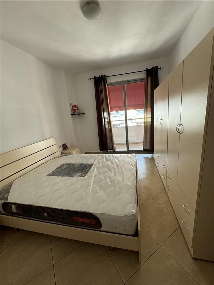 Jepet me qera 1+1 në Astir e mobiluar.