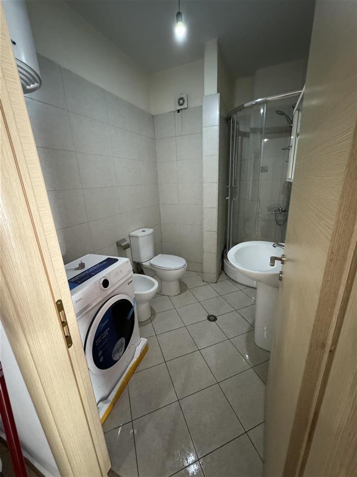 Jepet me qera 1+1 në Astir e mobiluar.