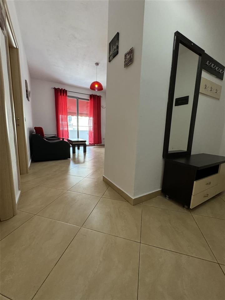 Jepet me qera 1+1 në Astir e mobiluar.