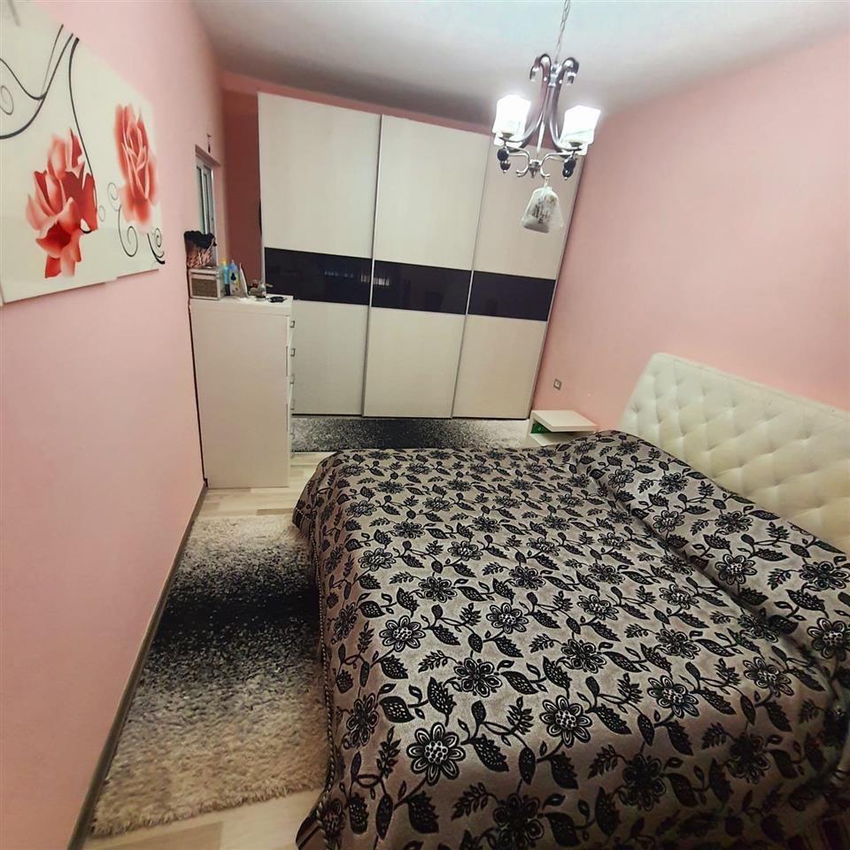 Shitet Apartamenti 2+1