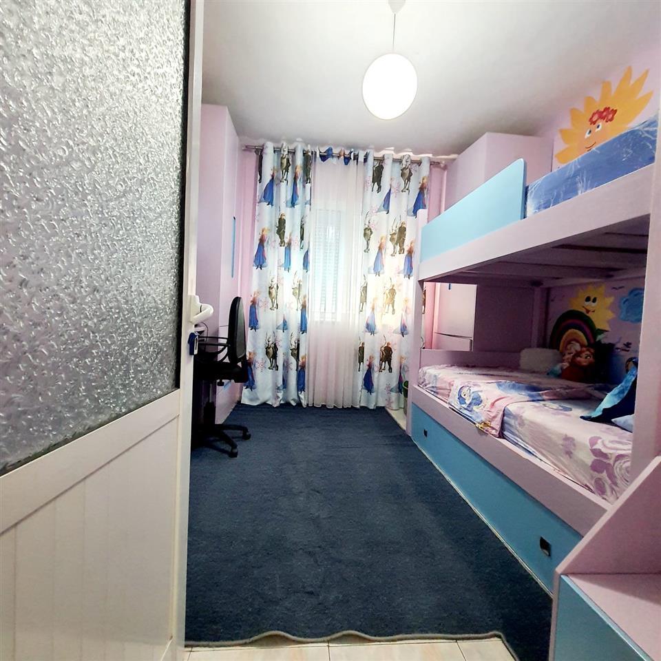 Shitet Apartamenti 2+1