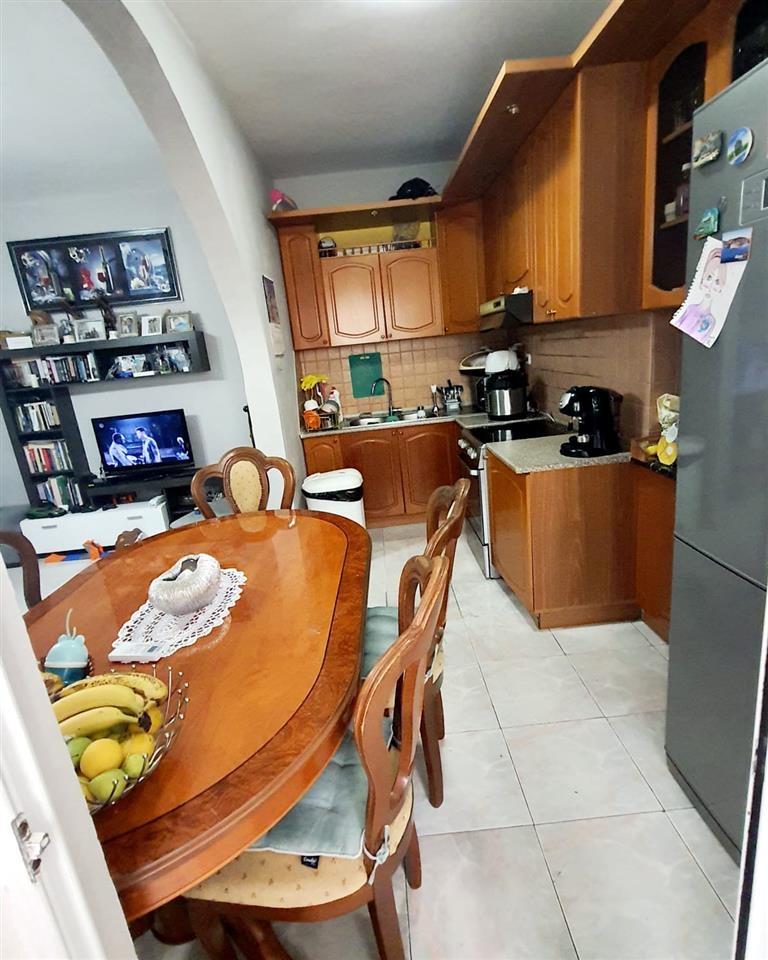 Shitet Apartamenti 2+1