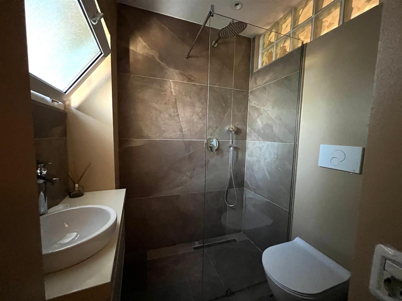 JEPET ME QIRA APARTAMENT 3+1+2 NE QENDER