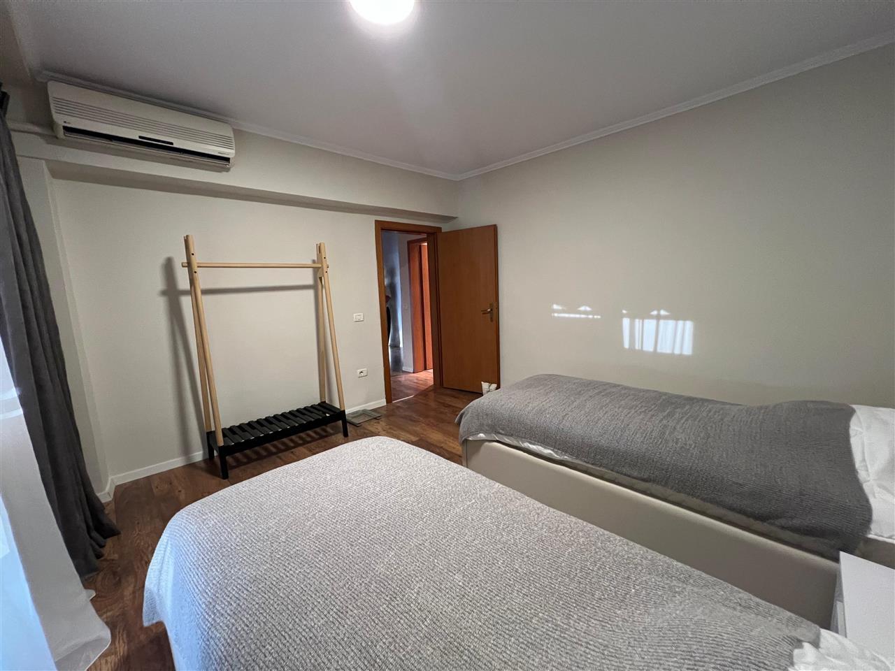 JEPET ME QIRA APARTAMENT 3+1+2 NE QENDER