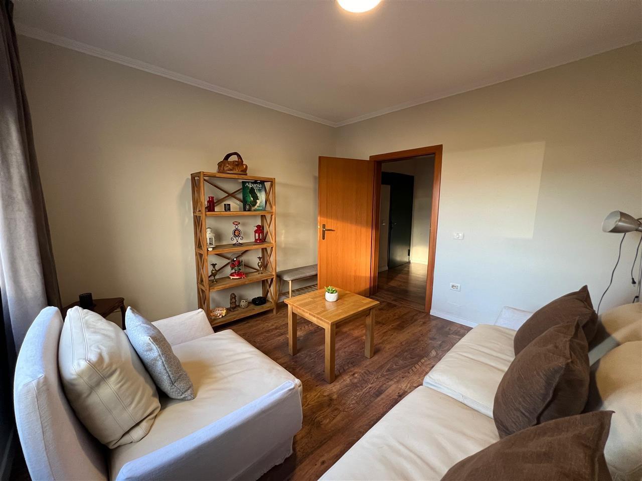 JEPET ME QIRA APARTAMENT 3+1+2 NE QENDER