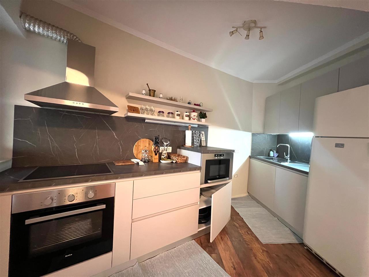 JEPET ME QIRA APARTAMENT 3+1+2 NE QENDER