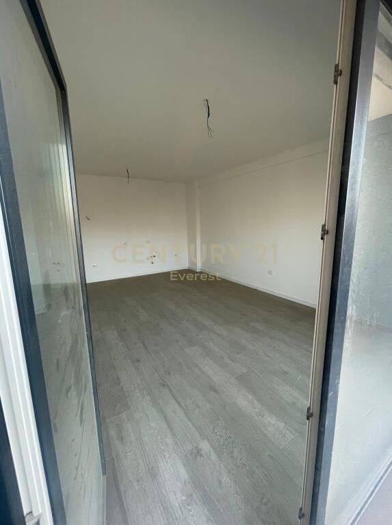 Shitet Apartament 2+1 Shkozë 130 300 €