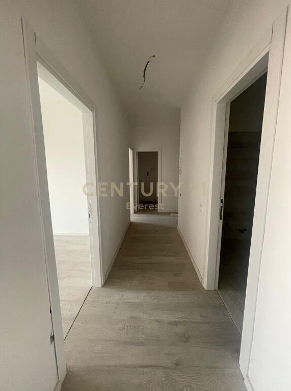 Shitet Apartament 2+1 Shkozë 130 300 €