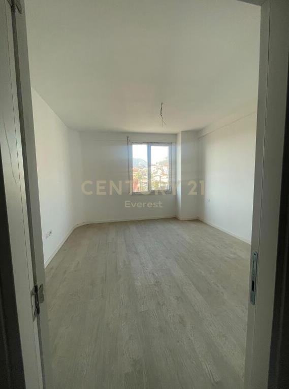 Shitet Apartament 2+1 Shkozë 130 300 €