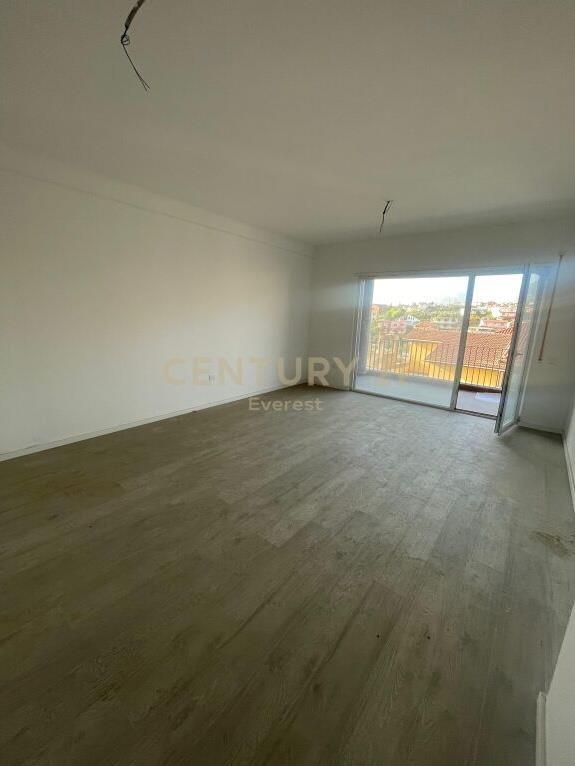 Shitet Apartament 2+1 Shkozë 130 300 €