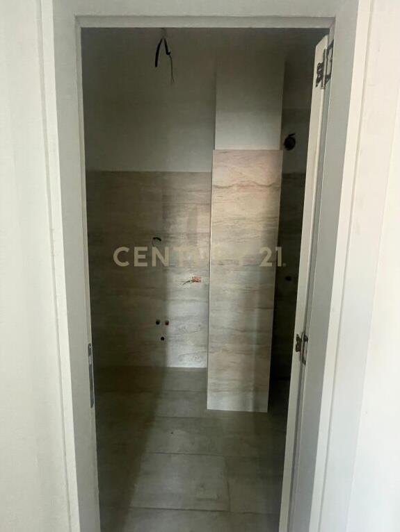 Shitet Apartament 2+1 Shkozë 130 300 €