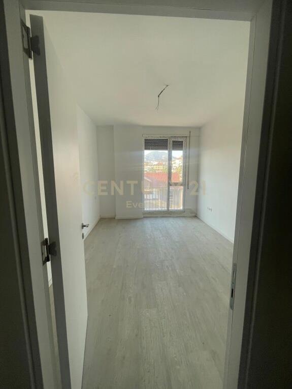 Shitet Apartament 2+1 Shkozë 130 300 €