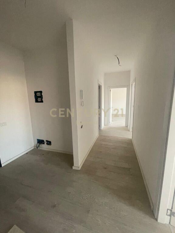 Shitet Apartament 2+1 Shkozë 130 300 €