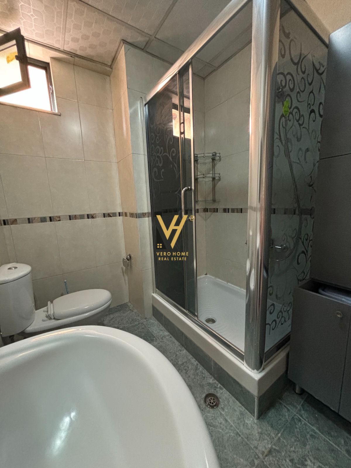 JEPET APARTAMENT 2+1+2 ME QERA TE 21 DHJETORI 700