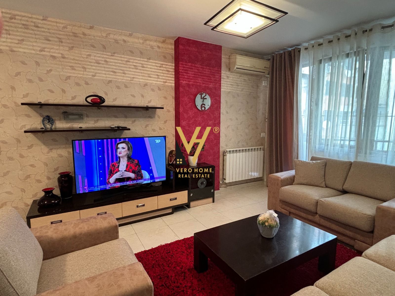 JEPET APARTAMENT 2+1+2 ME QERA TE 21 DHJETORI 700