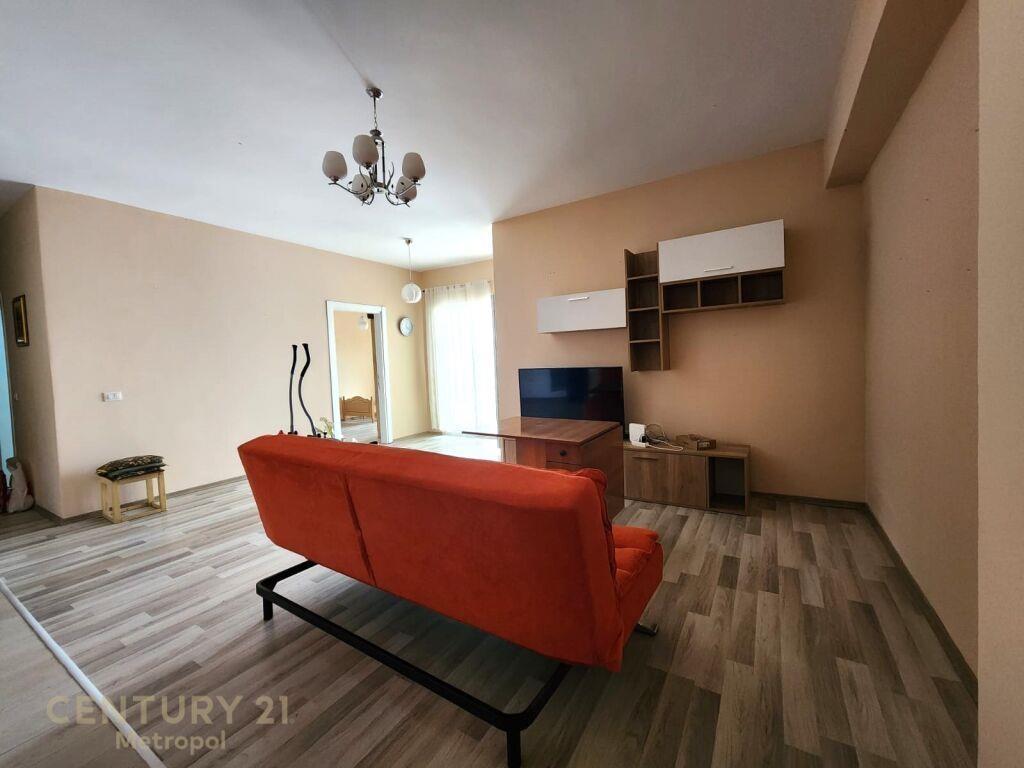 Shitet Apartament 2+1 Oxhaku 130 000 €