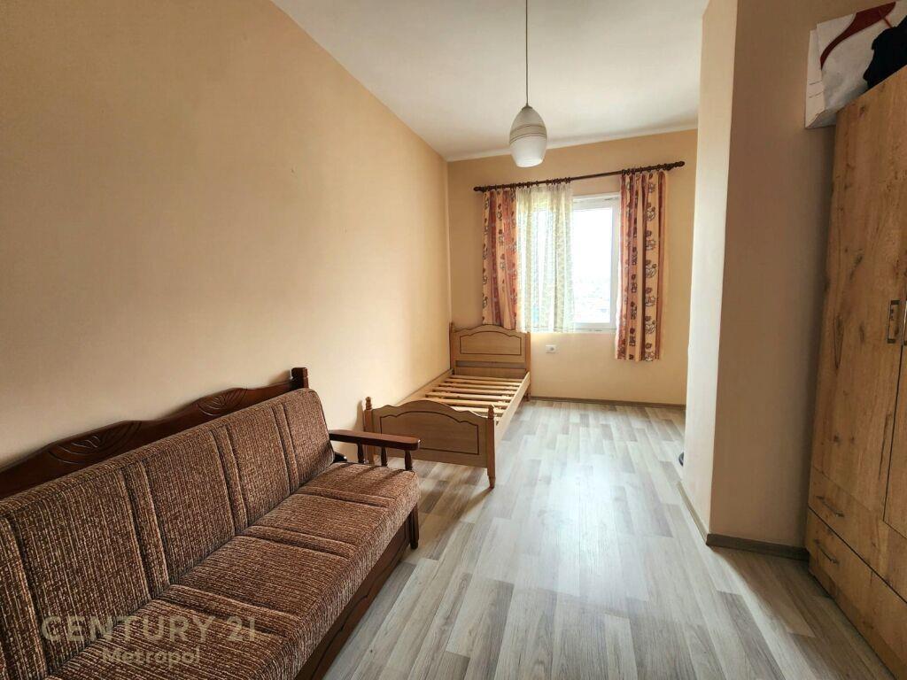 Shitet Apartament 2+1 Oxhaku 130 000 €