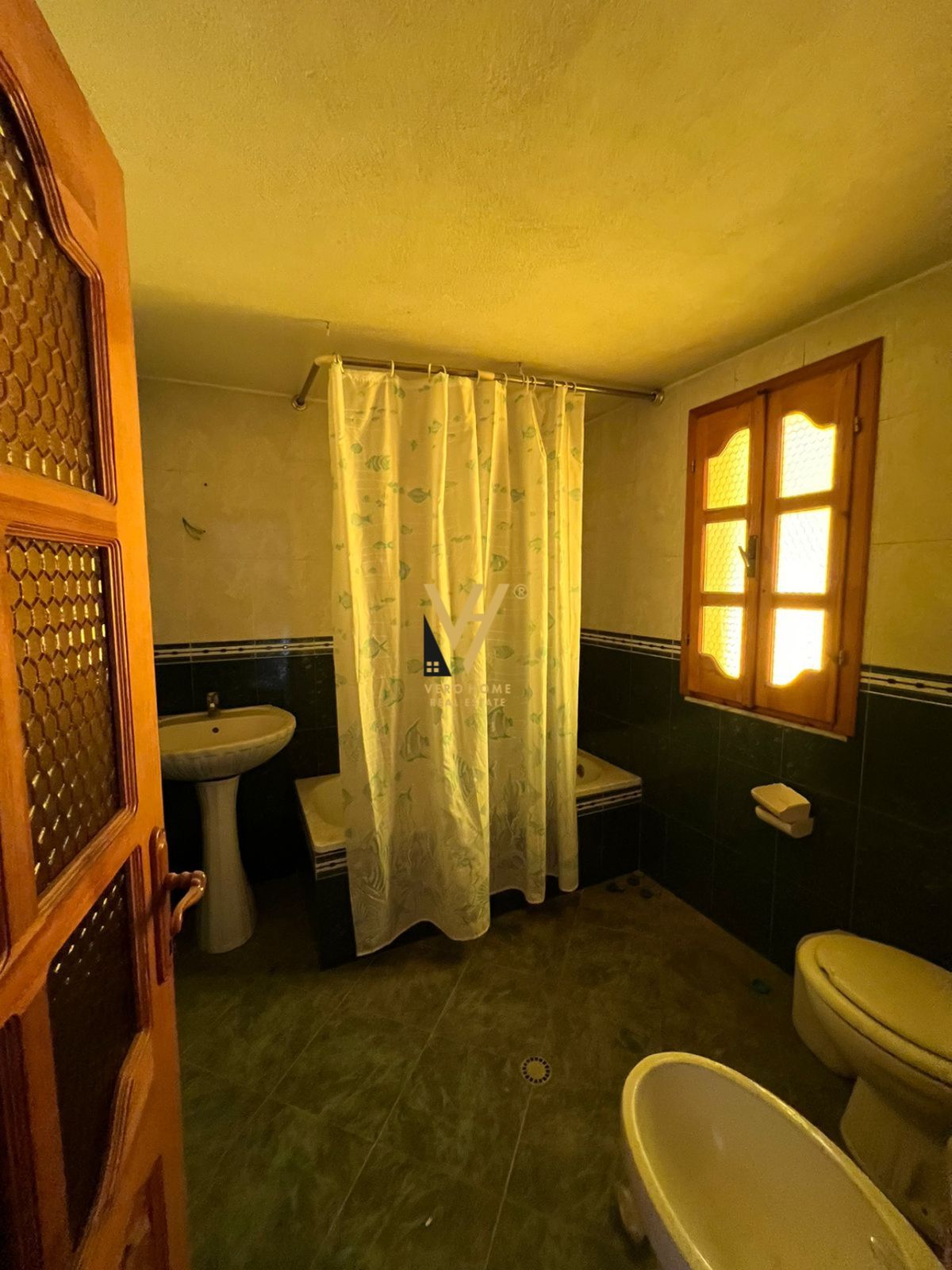 SHITET VILE TRE KATESHE NE SHKOZE 350.000 EURO