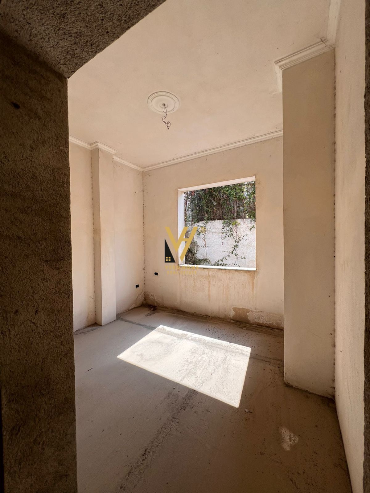 SHITET VILE TRE KATESHE NE SHKOZE 350.000 EURO