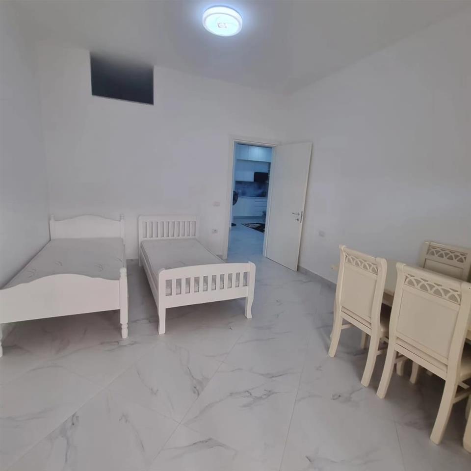 shitet apartament vila koral/plazh