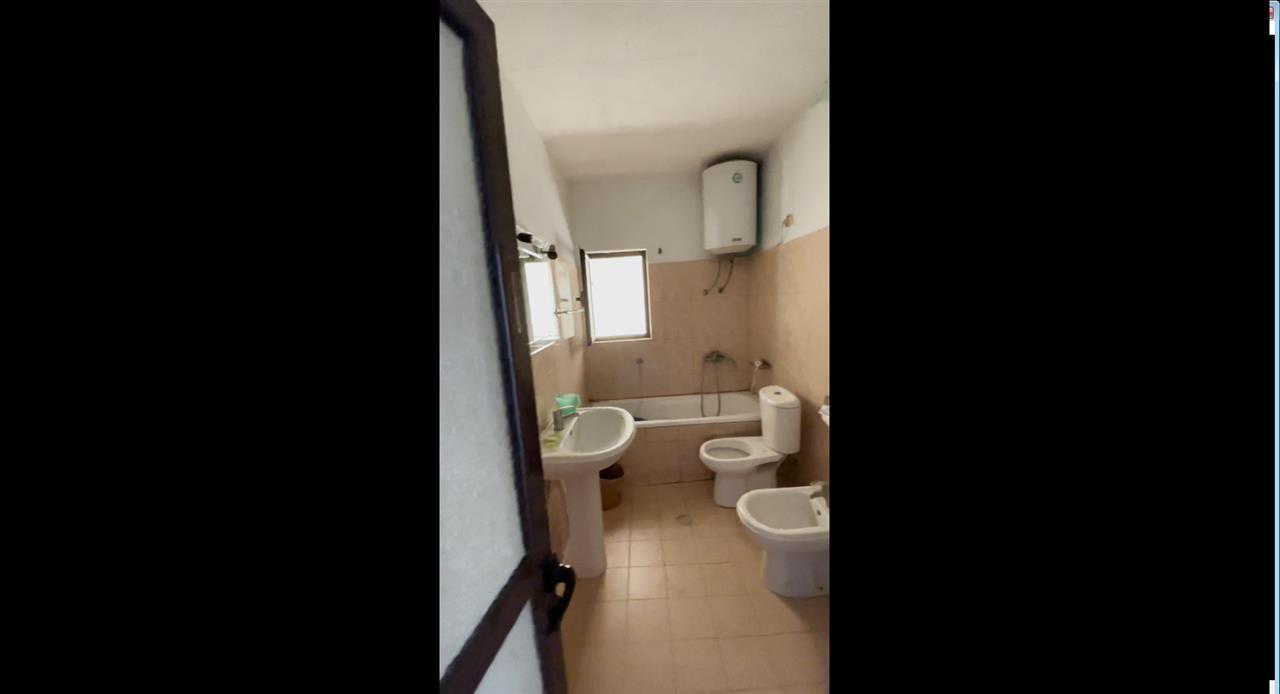 Shitet apartament 2+1