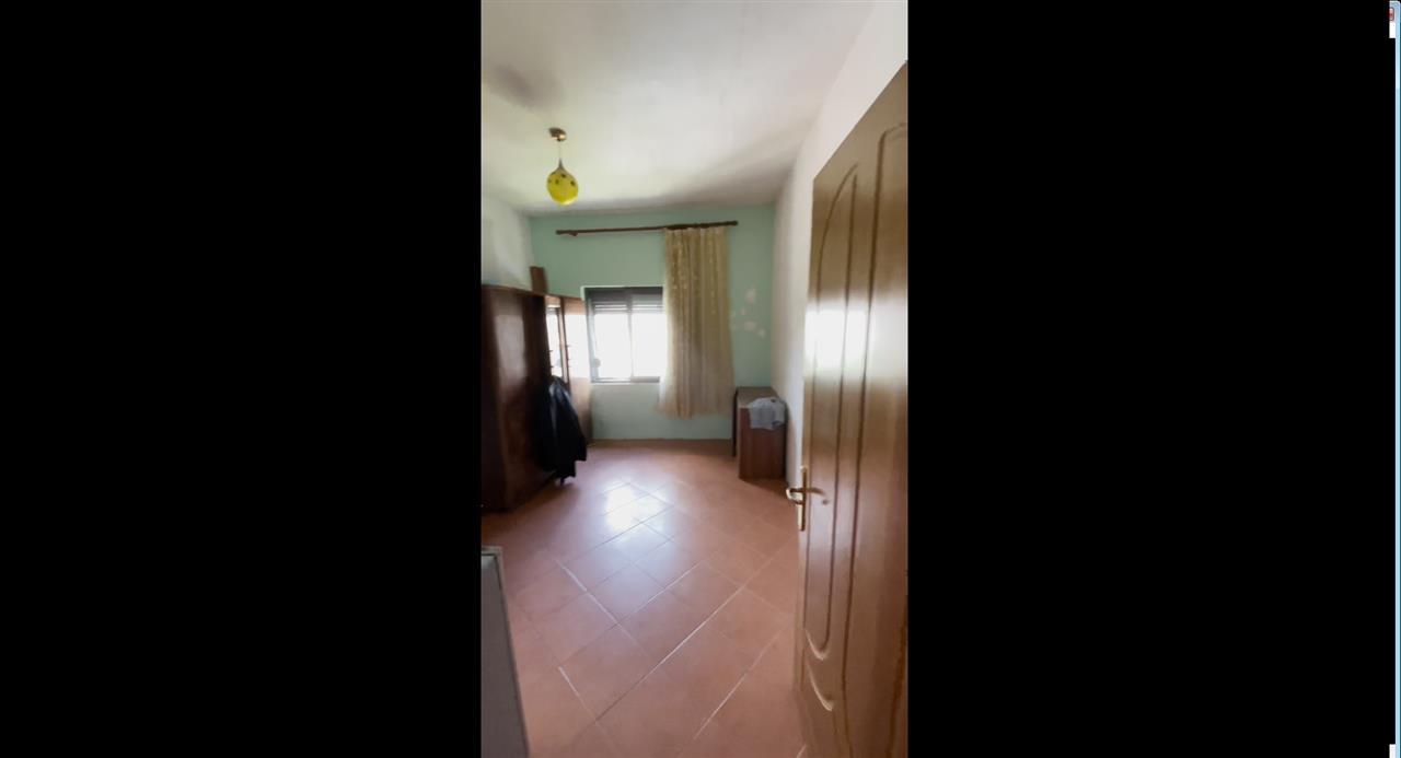 Shitet apartament 2+1