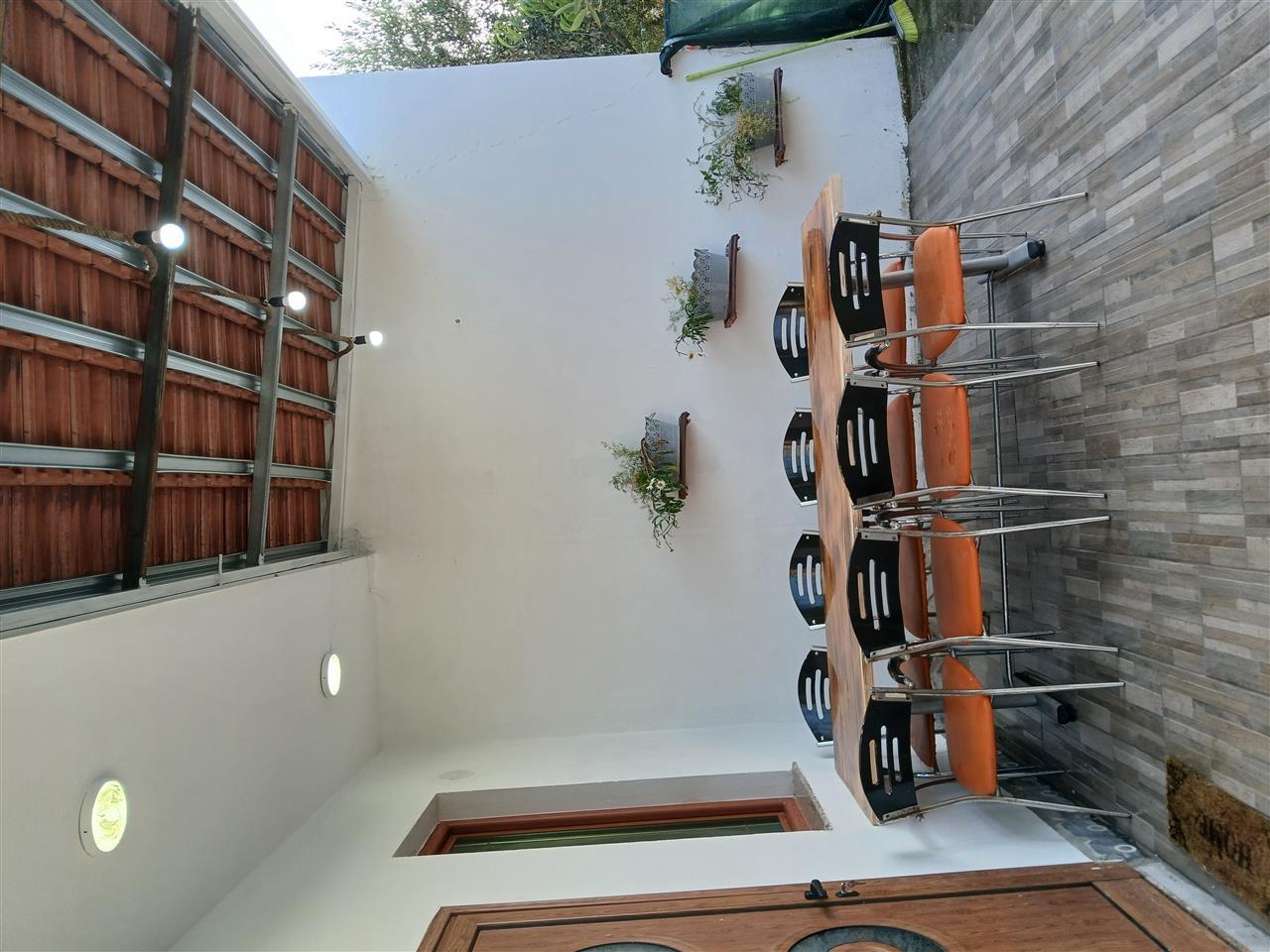 Shtepi private me qera sektor rinia ose ne shitje