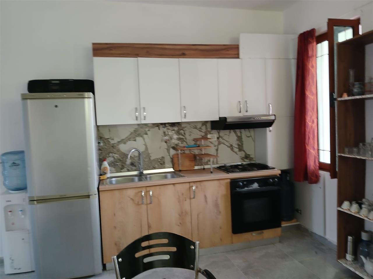 Shtepi private me qera sektor rinia ose ne shitje