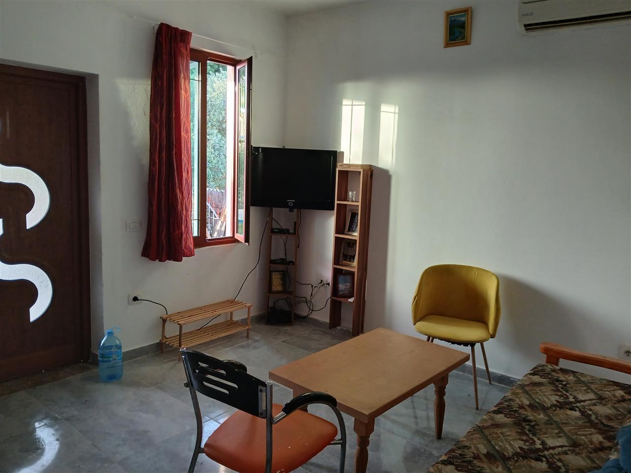 Shtepi private me qera sektor rinia ose ne shitje