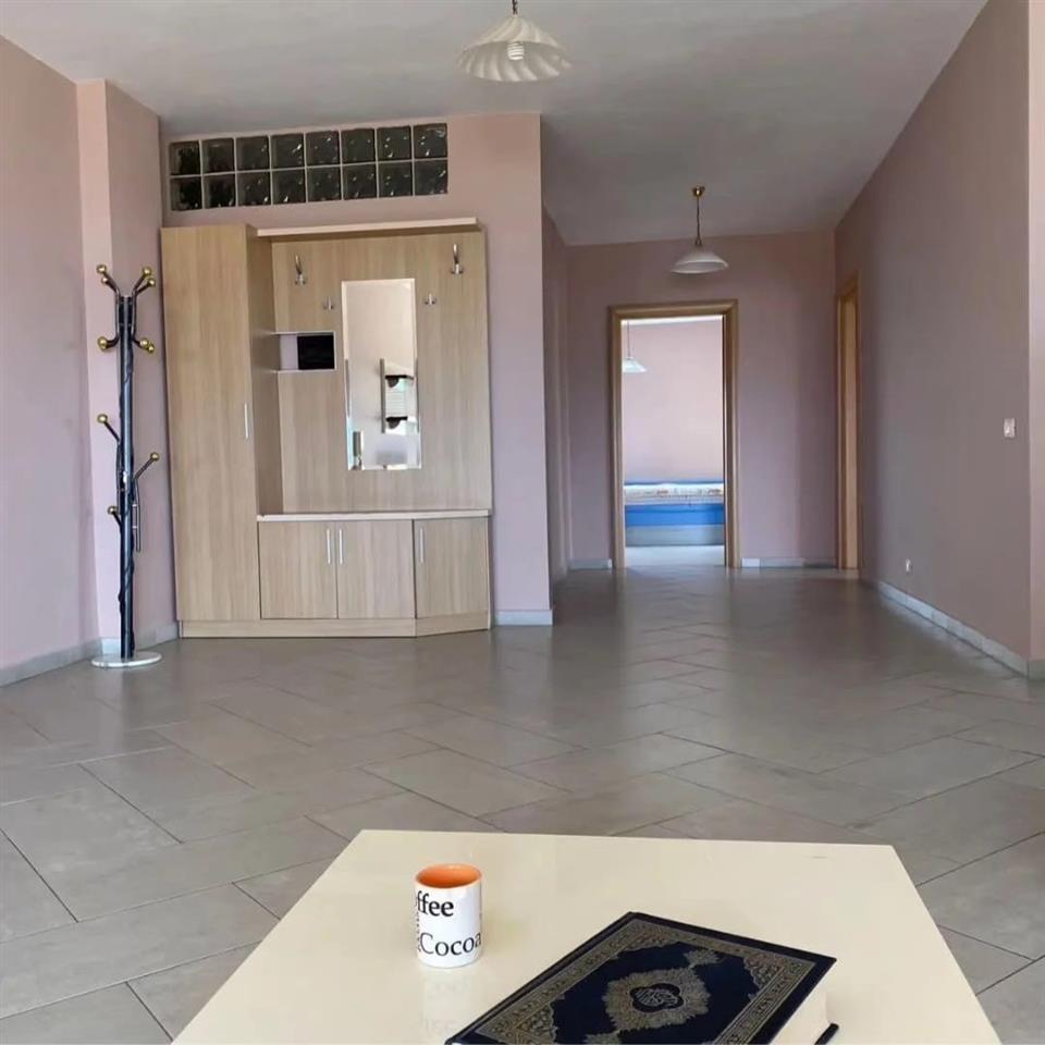 Shitet apartament Pelikani/ Plazh