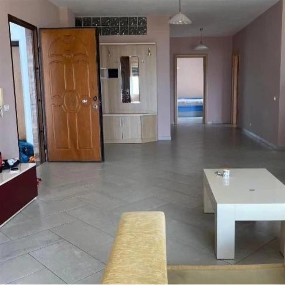 Shitet apartament Pelikani/ Plazh