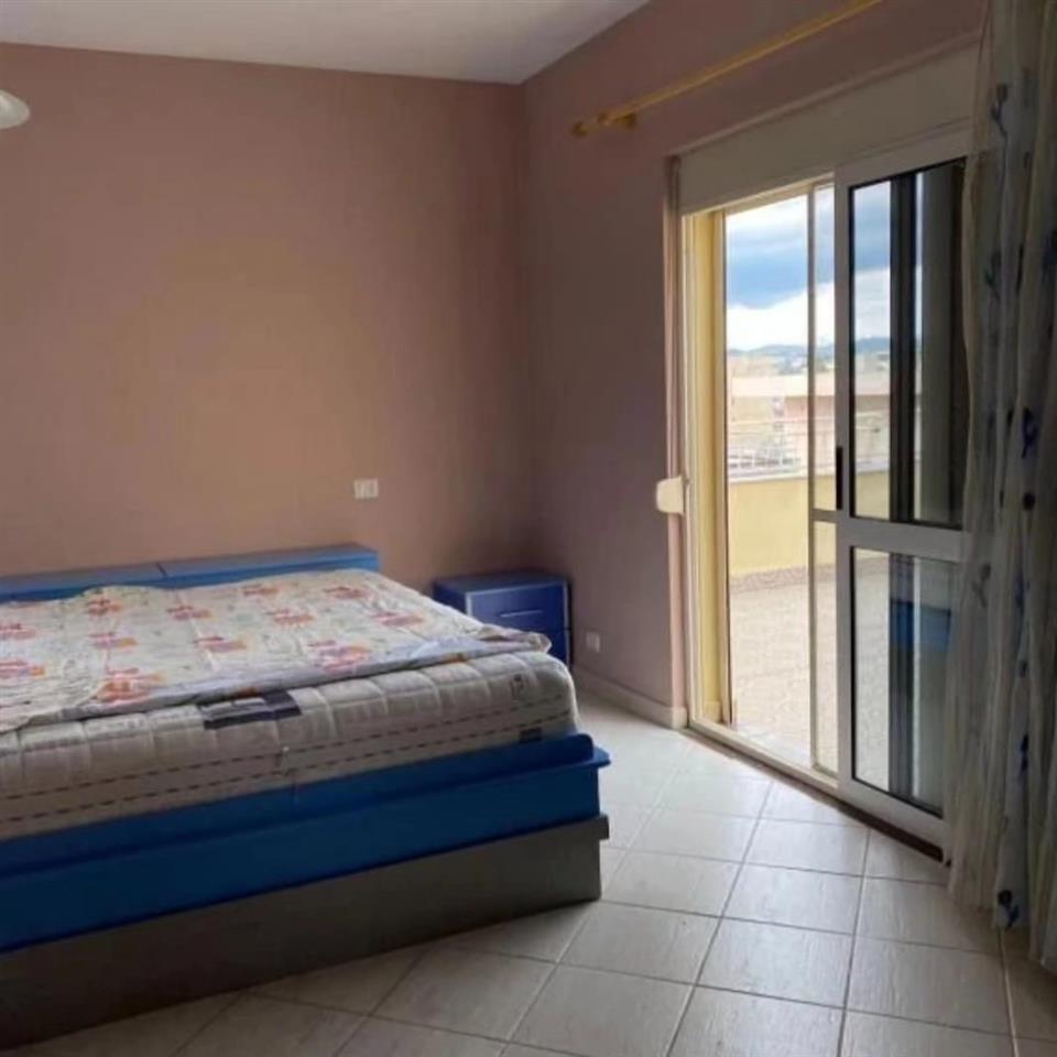 Shitet apartament Pelikani/ Plazh