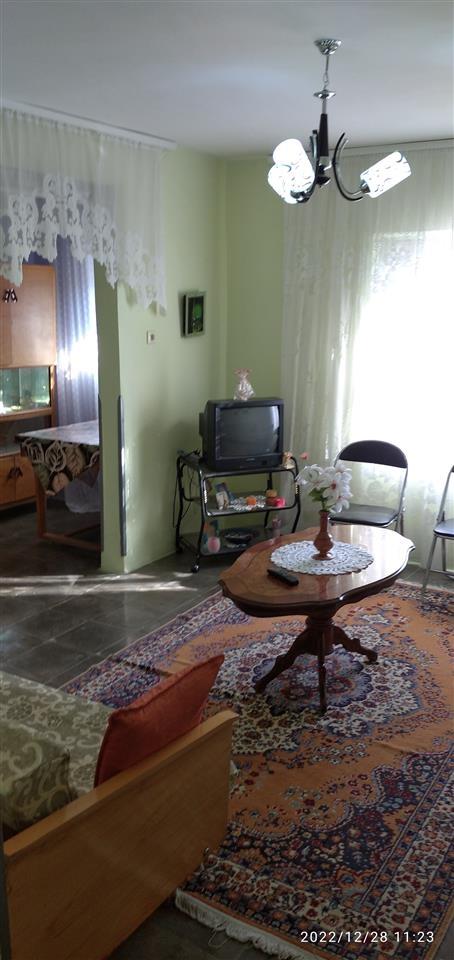 SHITET KËMBEHET 1+1 NË KUÇOVË