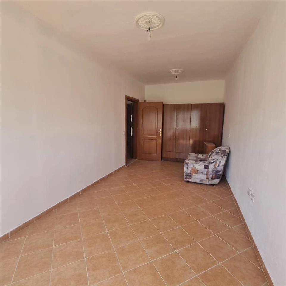 shitet apartament mali i robit