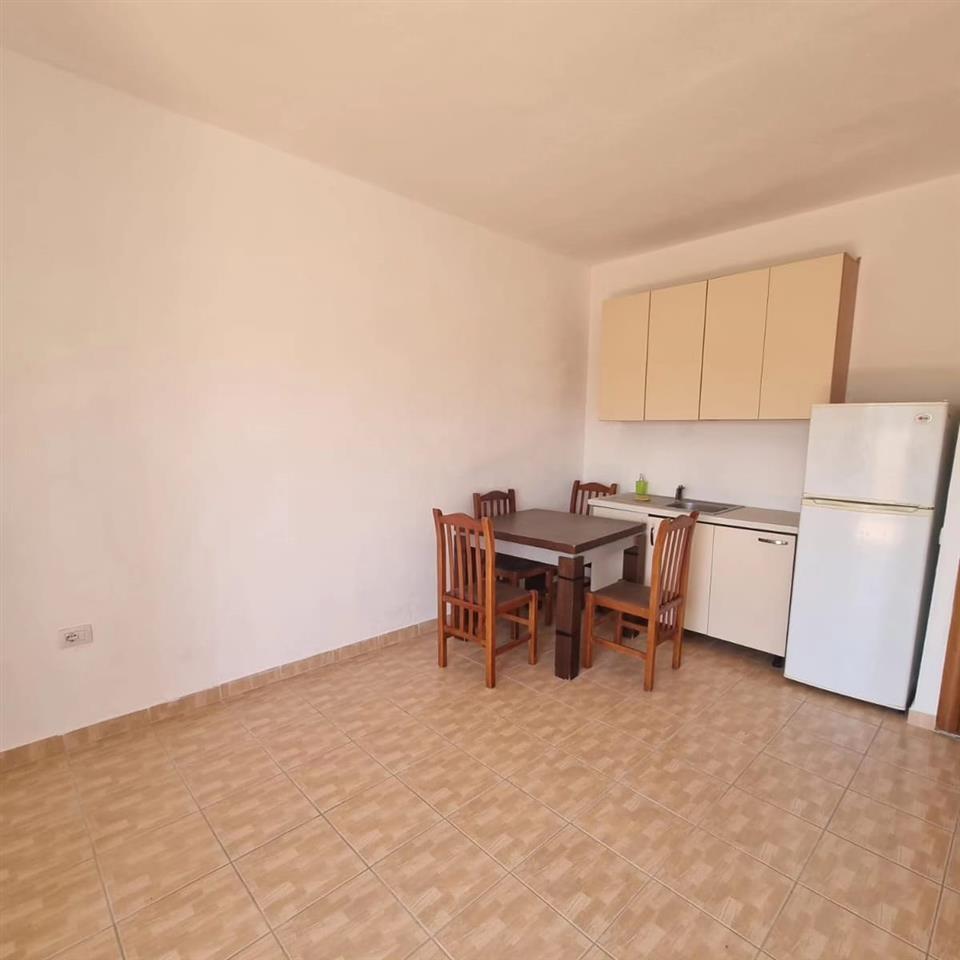 shitet apartament mali i robit