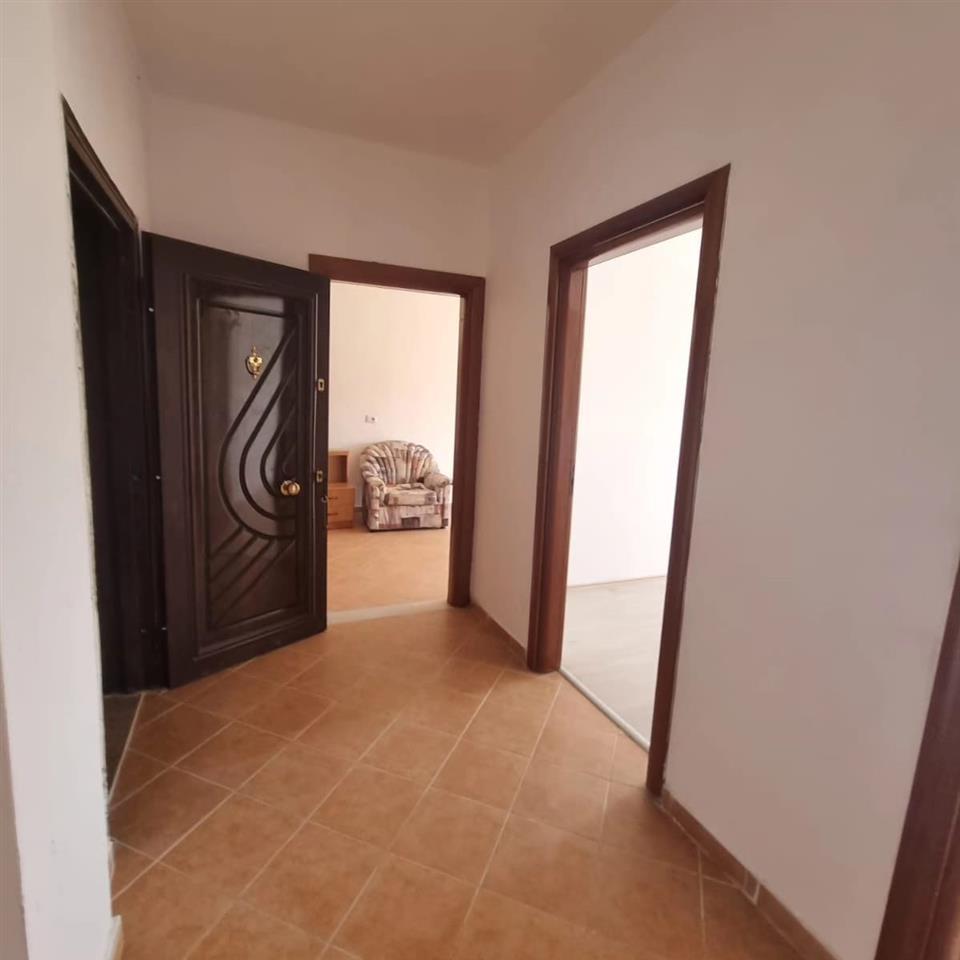 shitet apartament mali i robit