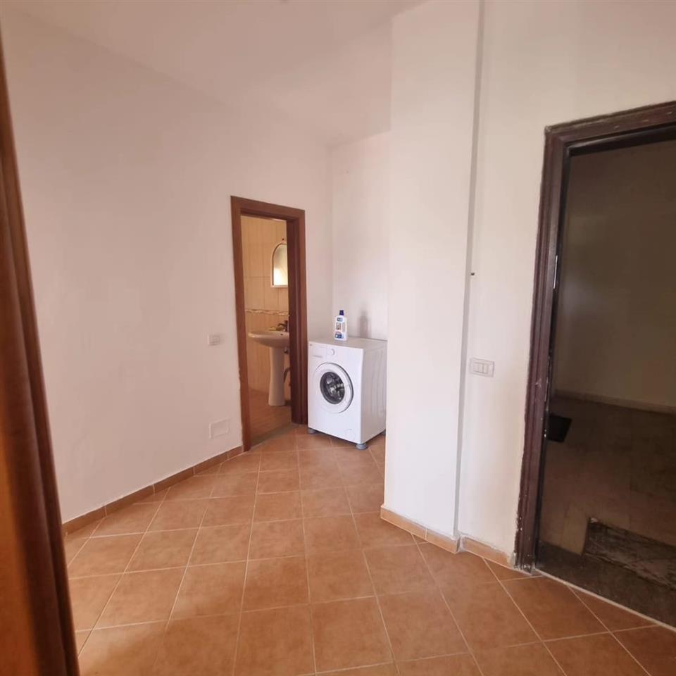 shitet apartament mali i robit