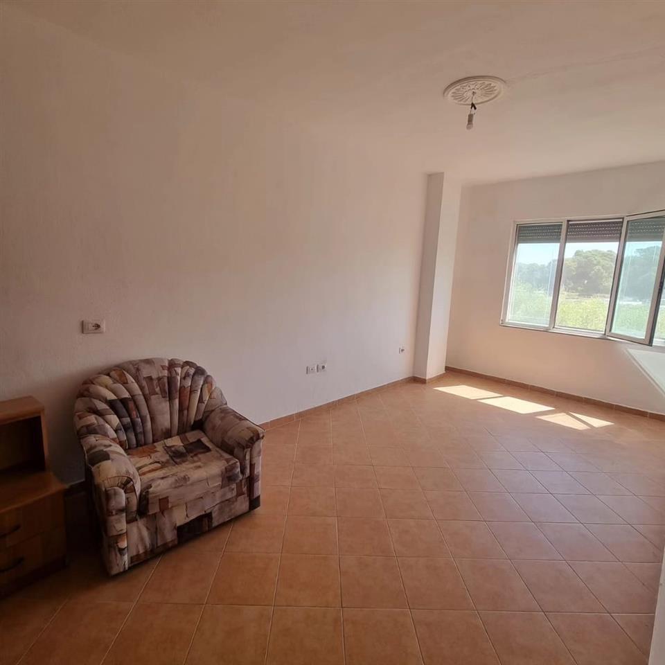 shitet apartament mali i robit