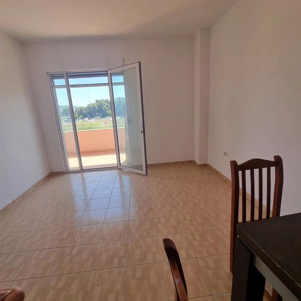 shitet apartament mali i robit