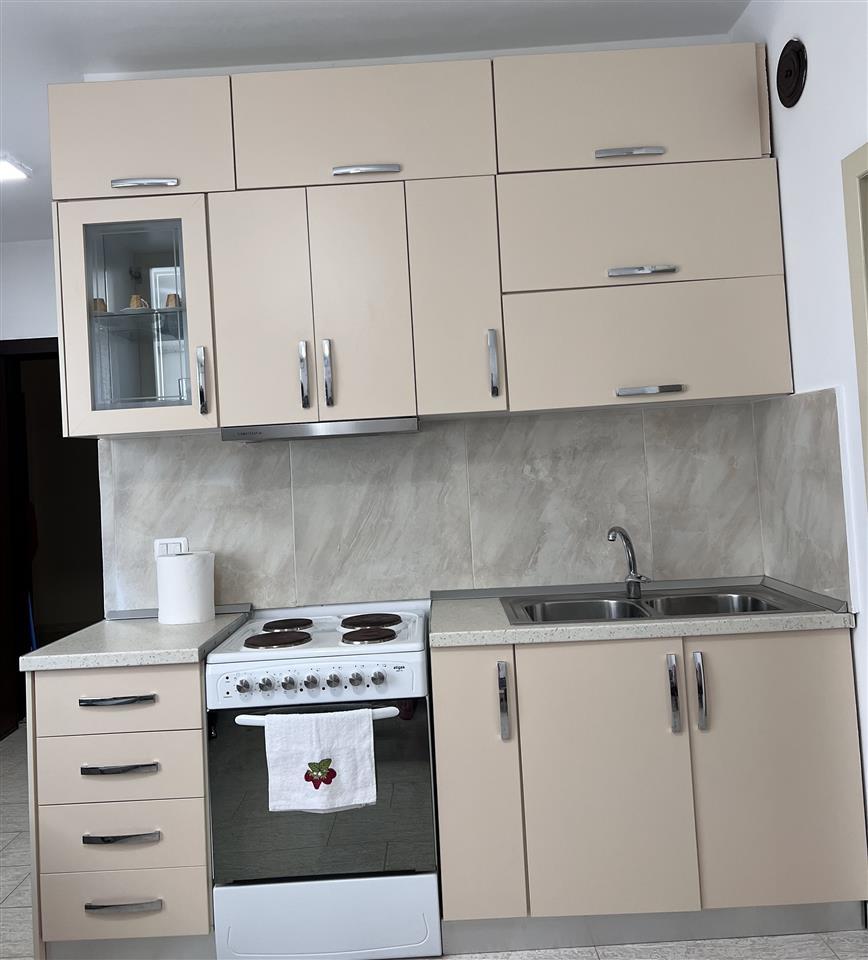 Apartament me qera, Tushemisht