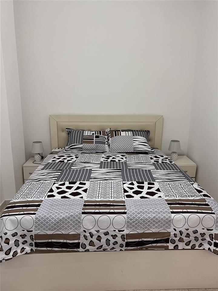 Apartament me qera, Tushemisht