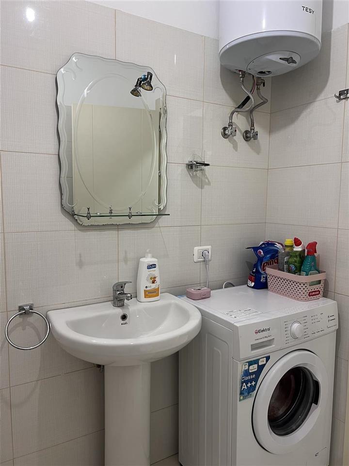 Apartament me qera, Tushemisht